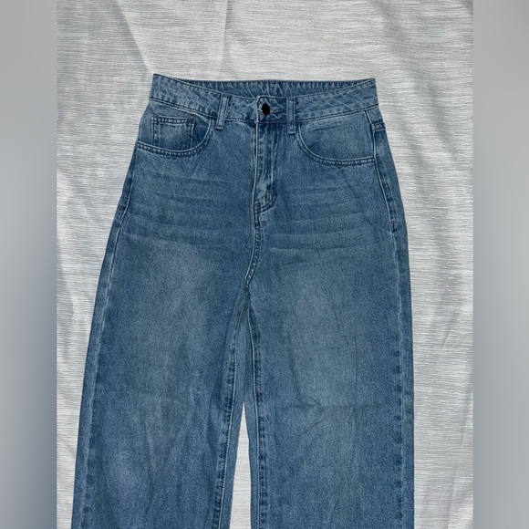 Basic Trending Jeans, Superior fit, Wide leg high Waist - Picture 2 of 9